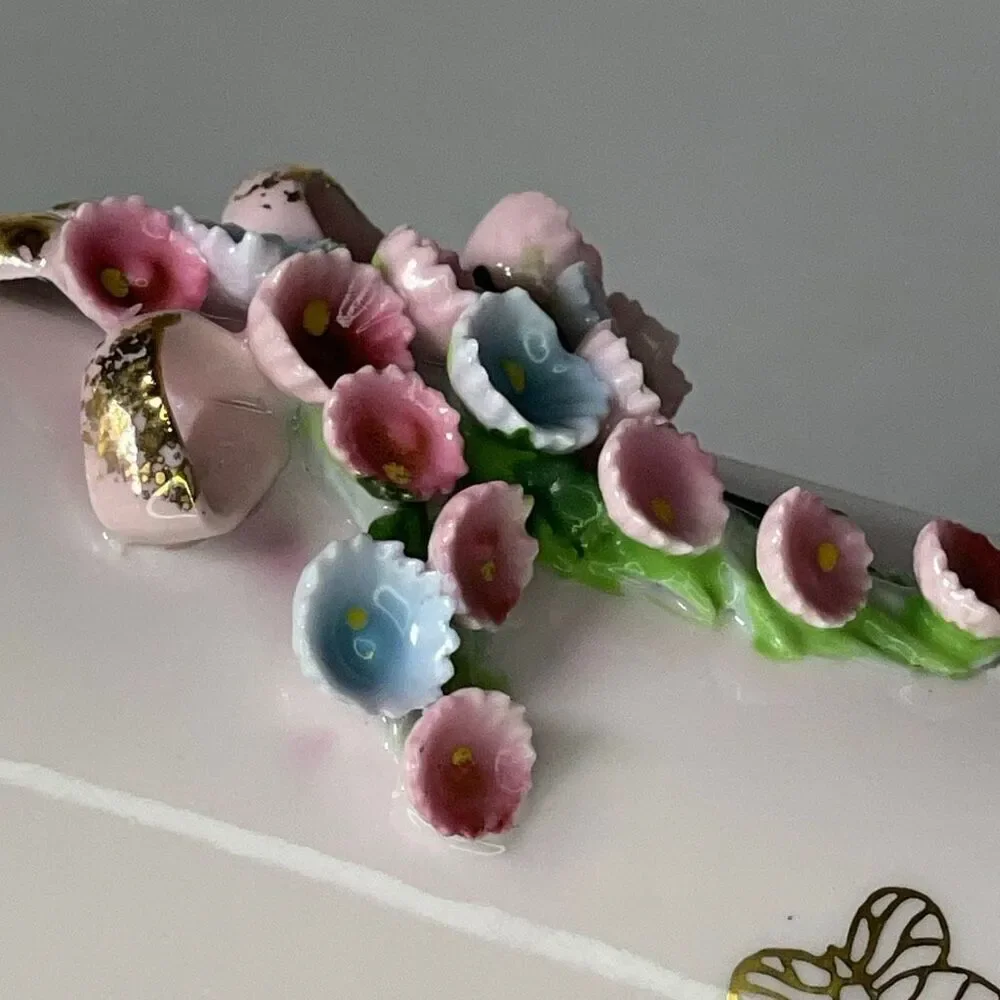VTG Lefton China pink porcelain bud vase applied high -relief flowers. 6”